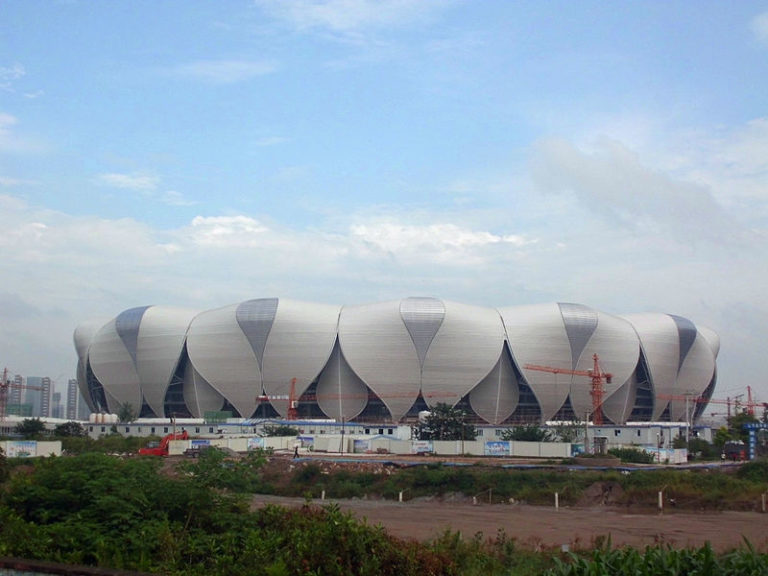 https://upload.wikimedia.org/wikipedia/commons/6/62/Hangzhou_Olympic_Sports_Expo_Center_05.jpg