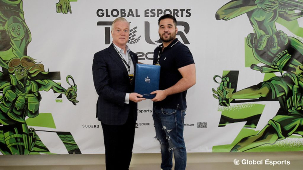 Image of Global Esports Federation and ADPES represenatitves holding contract